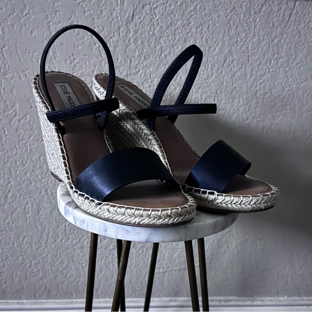 Steve Madden Navy and Tan Wedge Sandals